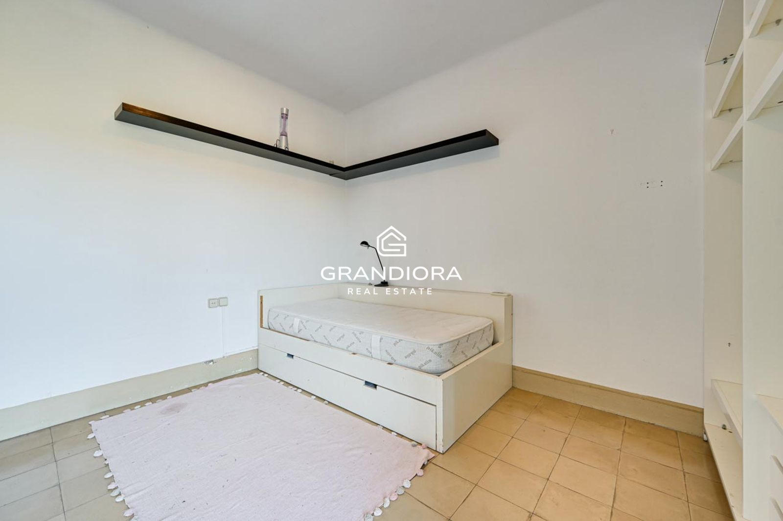 Masía de revista con 2.7 hectáreas de terreno con viñedos en Alella. - Imagen 20