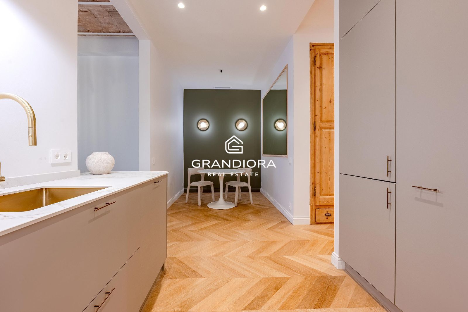 Piso reformado con terraza en la mejor zona de Eixample - Imagen 8