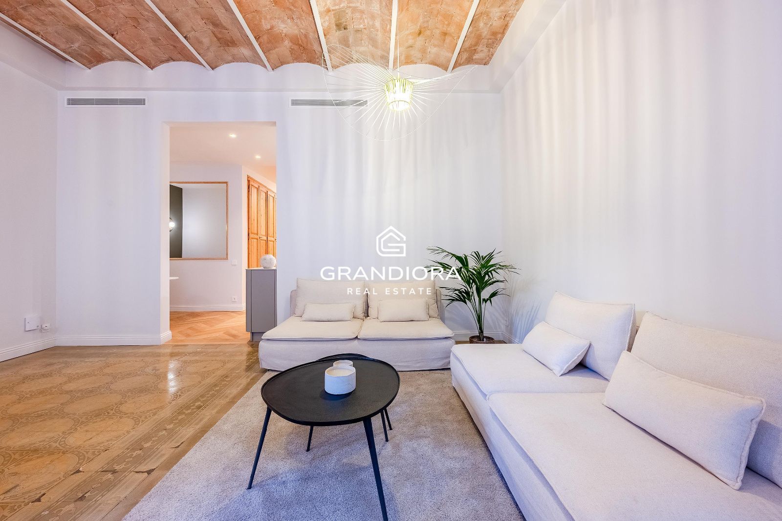 Piso reformado con terraza en la mejor zona de Eixample - Imagen 13