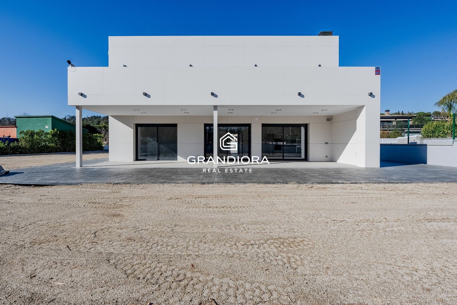Moderna casa de nueva construcción con 319 m2 y jardín plano en Vallromanes. - Imagen 5