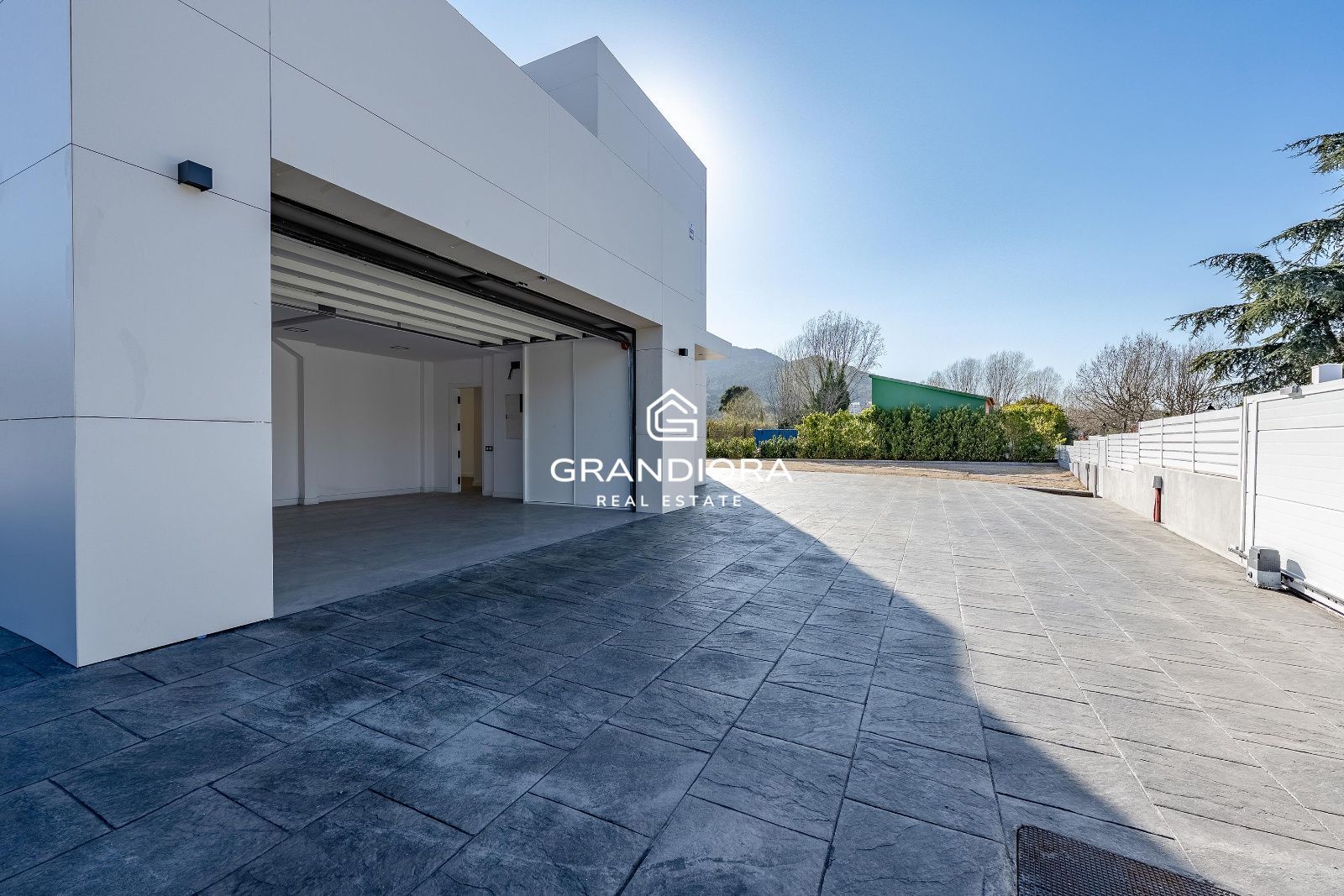 Moderna casa de nueva construcción con 319 m2 y jardín plano en Vallromanes. - Imagen 6