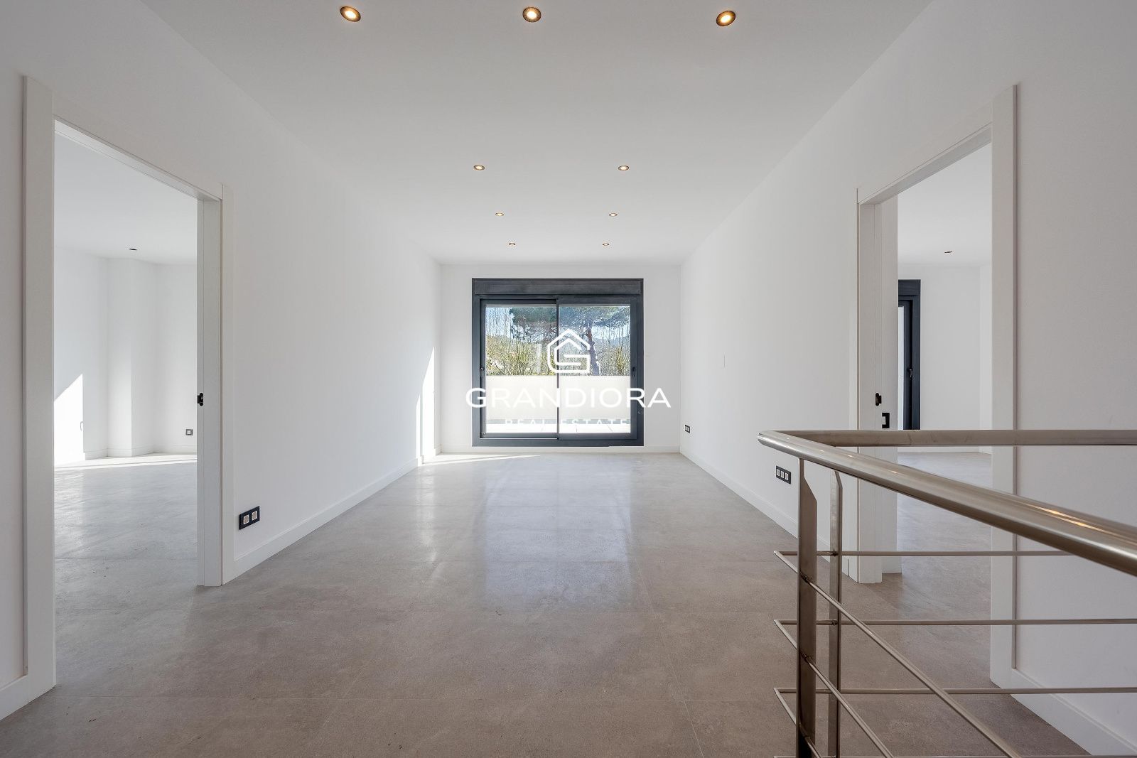 Moderna casa de nueva construcción con 319 m2 y jardín plano en Vallromanes. - Imagen 20