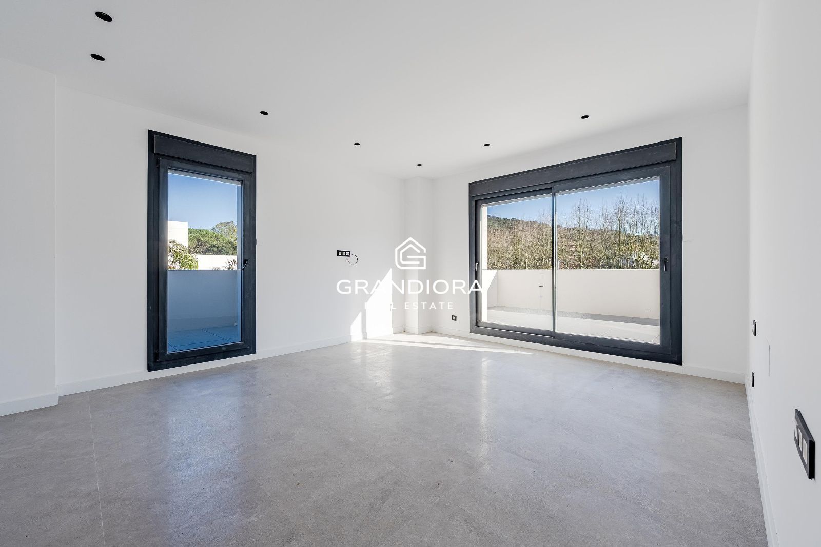 Moderna casa de nueva construcción con 319 m2 y jardín plano en Vallromanes. - Imagen 23