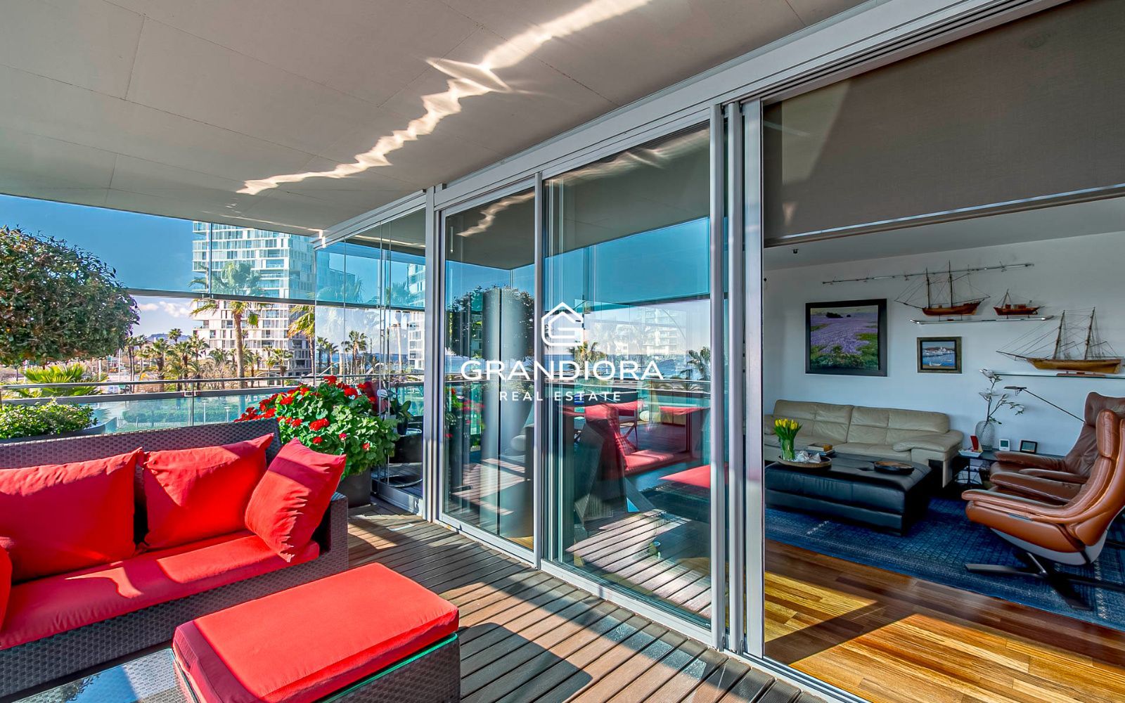 Exclusivo piso con terraza perimetral y vistas totales al mar en  la costa de Barcelona - Imagen 9