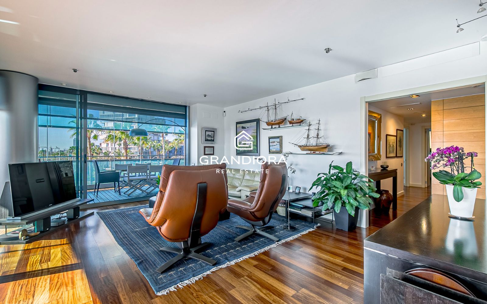 Exclusivo piso con terraza perimetral y vistas totales al mar en  la costa de Barcelona - Imagen 14