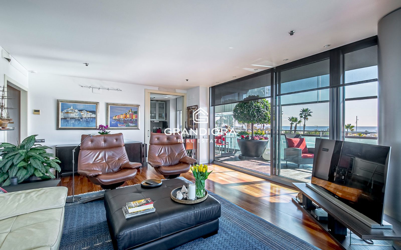 Exclusivo piso con terraza perimetral y vistas totales al mar en  la costa de Barcelona - Imagen 8