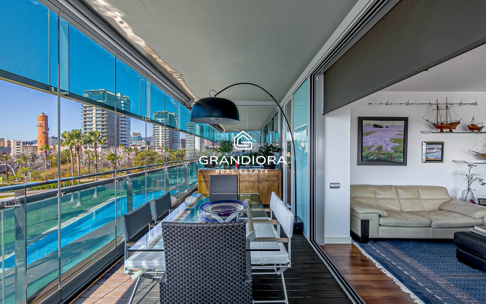 Exclusivo piso con terraza perimetral y vistas totales al mar en  la costa de Barcelona - Imagen 11