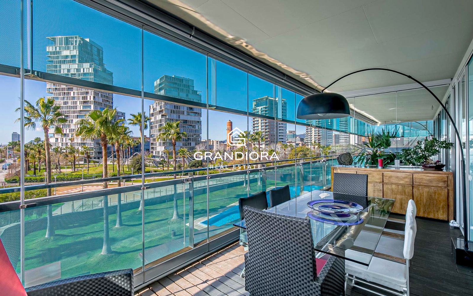 Exclusivo piso con terraza perimetral y vistas totales al mar en  la costa de Barcelona - Imagen 12