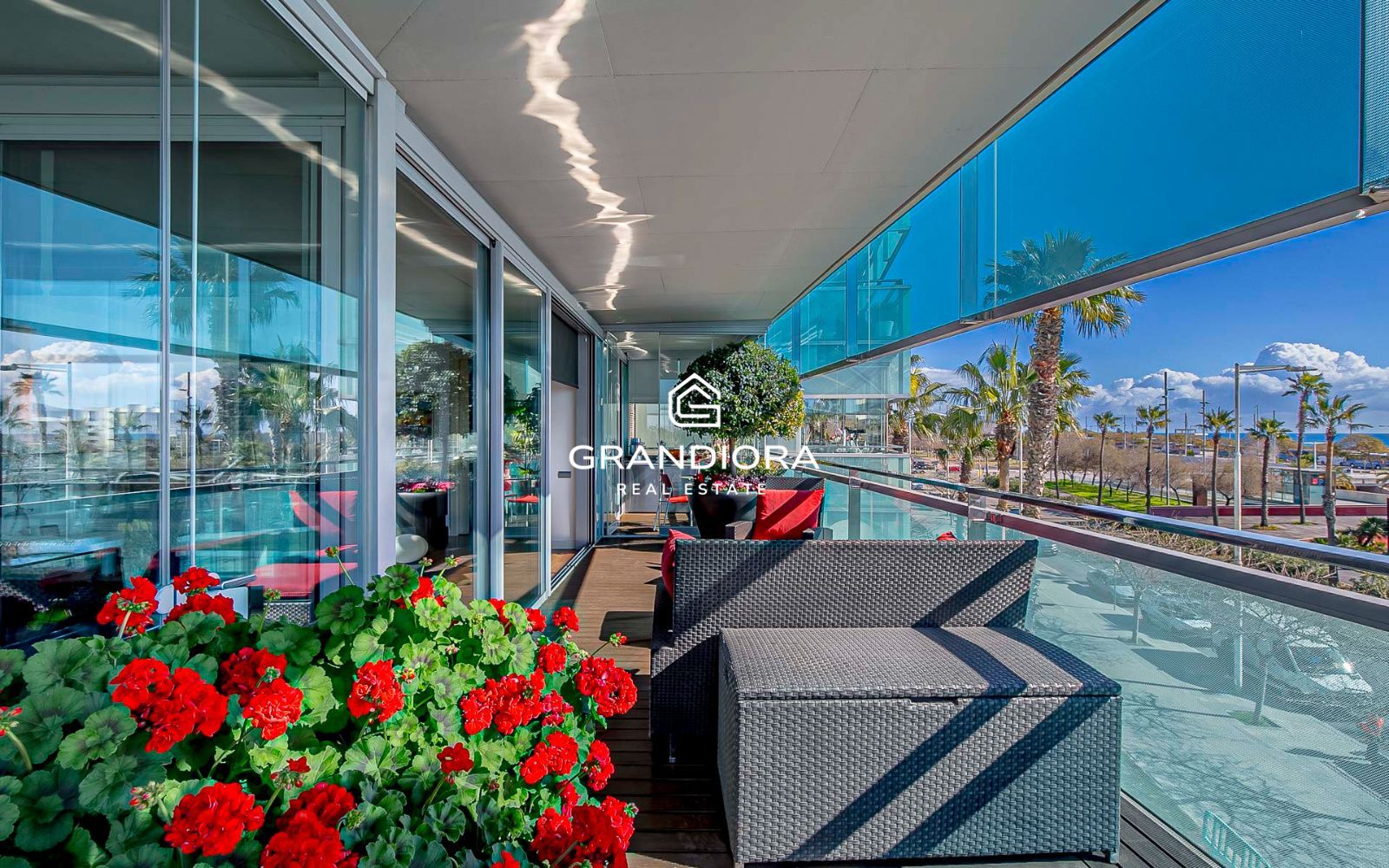 Exclusivo piso con terraza perimetral y vistas totales al mar en  la costa de Barcelona - Imagen 13