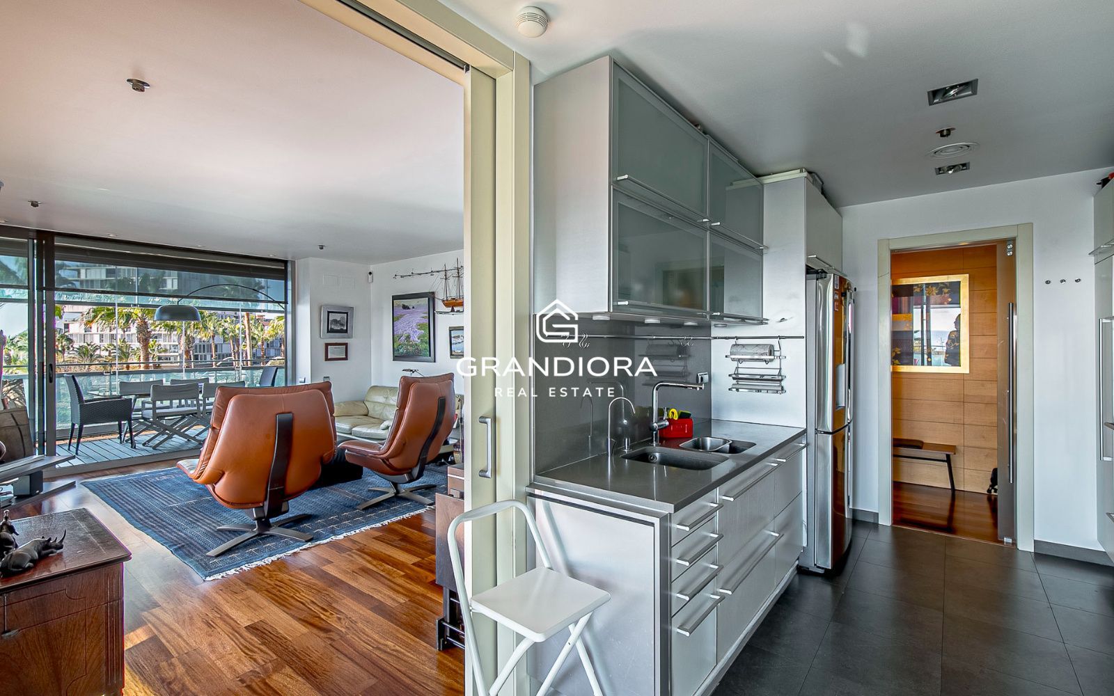 Exclusivo piso con terraza perimetral y vistas totales al mar en  la costa de Barcelona - Imagen 15