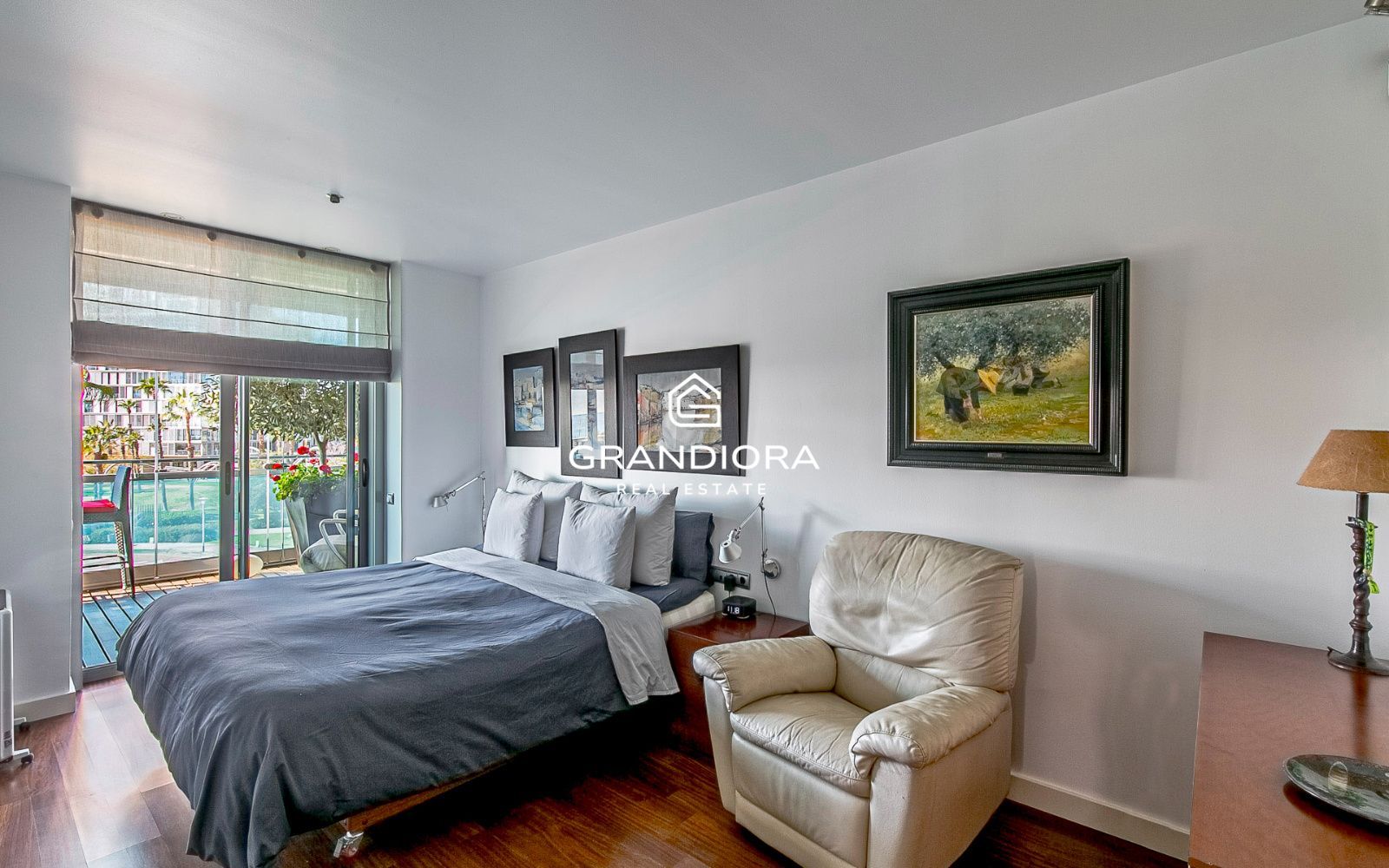 Exclusivo piso con terraza perimetral y vistas totales al mar en  la costa de Barcelona - Imagen 19
