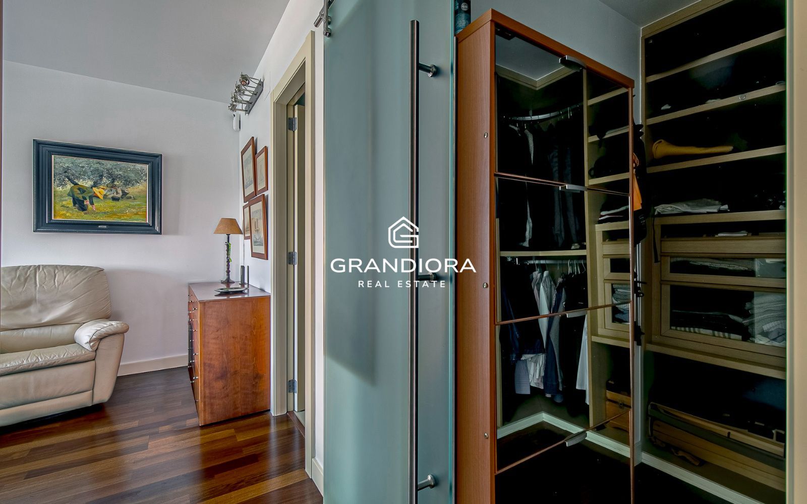 Exclusivo piso con terraza perimetral y vistas totales al mar en  la costa de Barcelona - Imagen 27