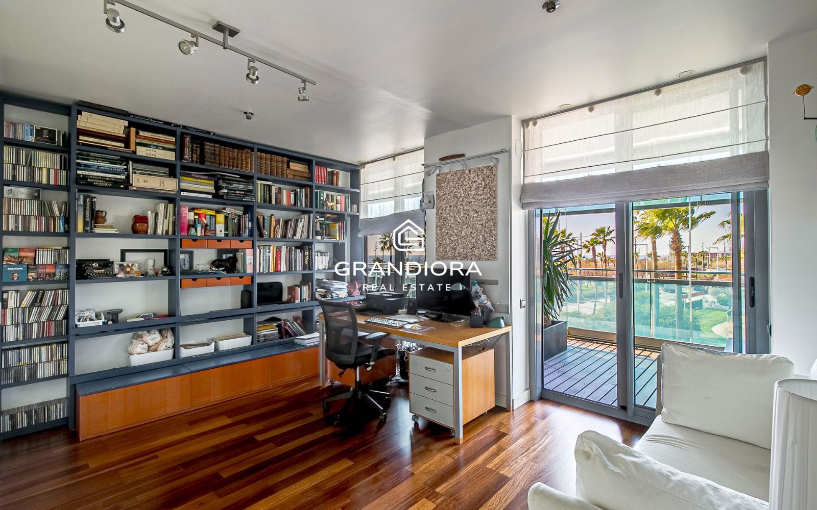 Exclusivo piso con terraza perimetral y vistas totales al mar en  la costa de Barcelona - Imagen 28