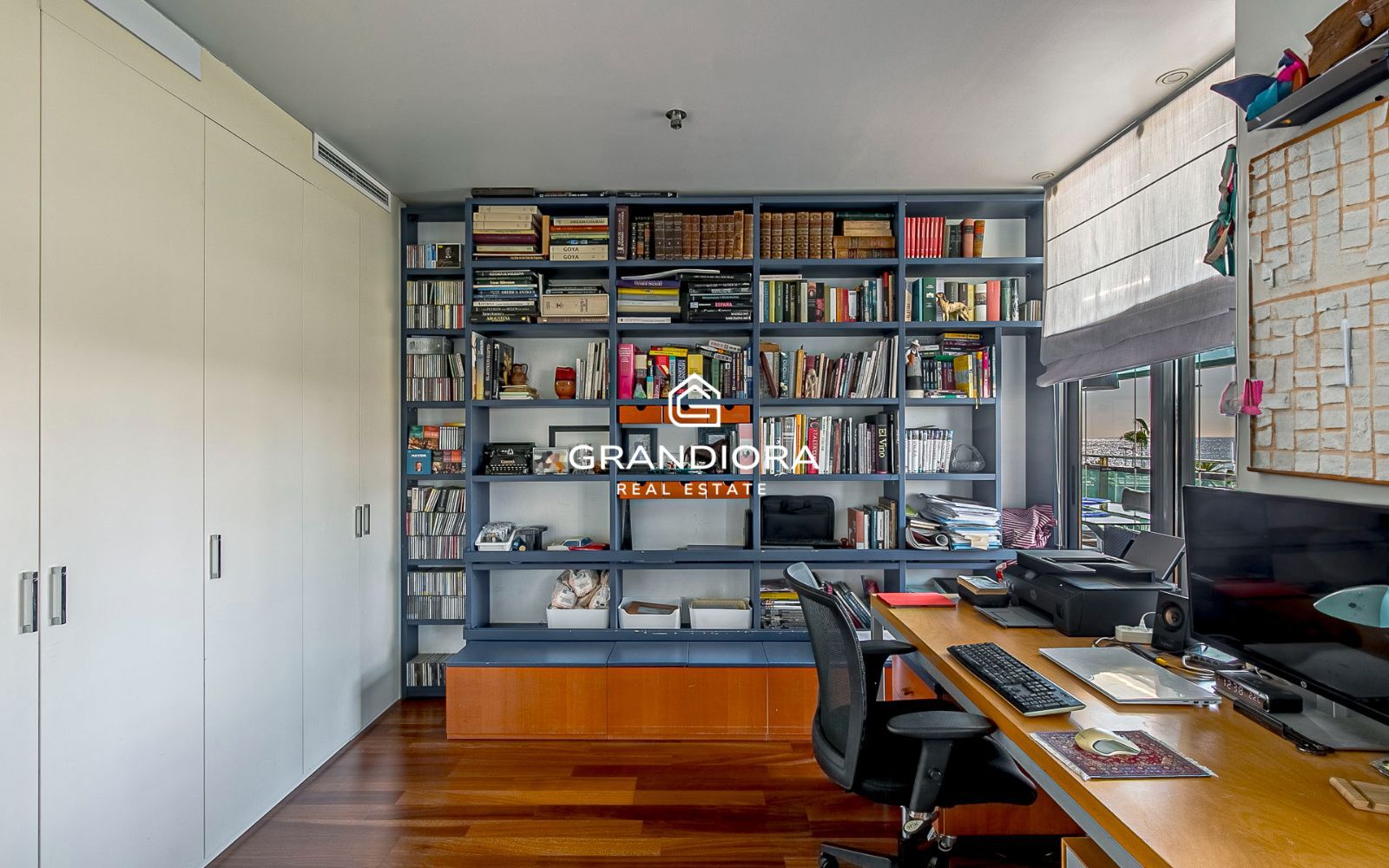 Exclusivo piso con terraza perimetral y vistas totales al mar en  la costa de Barcelona - Imagen 29
