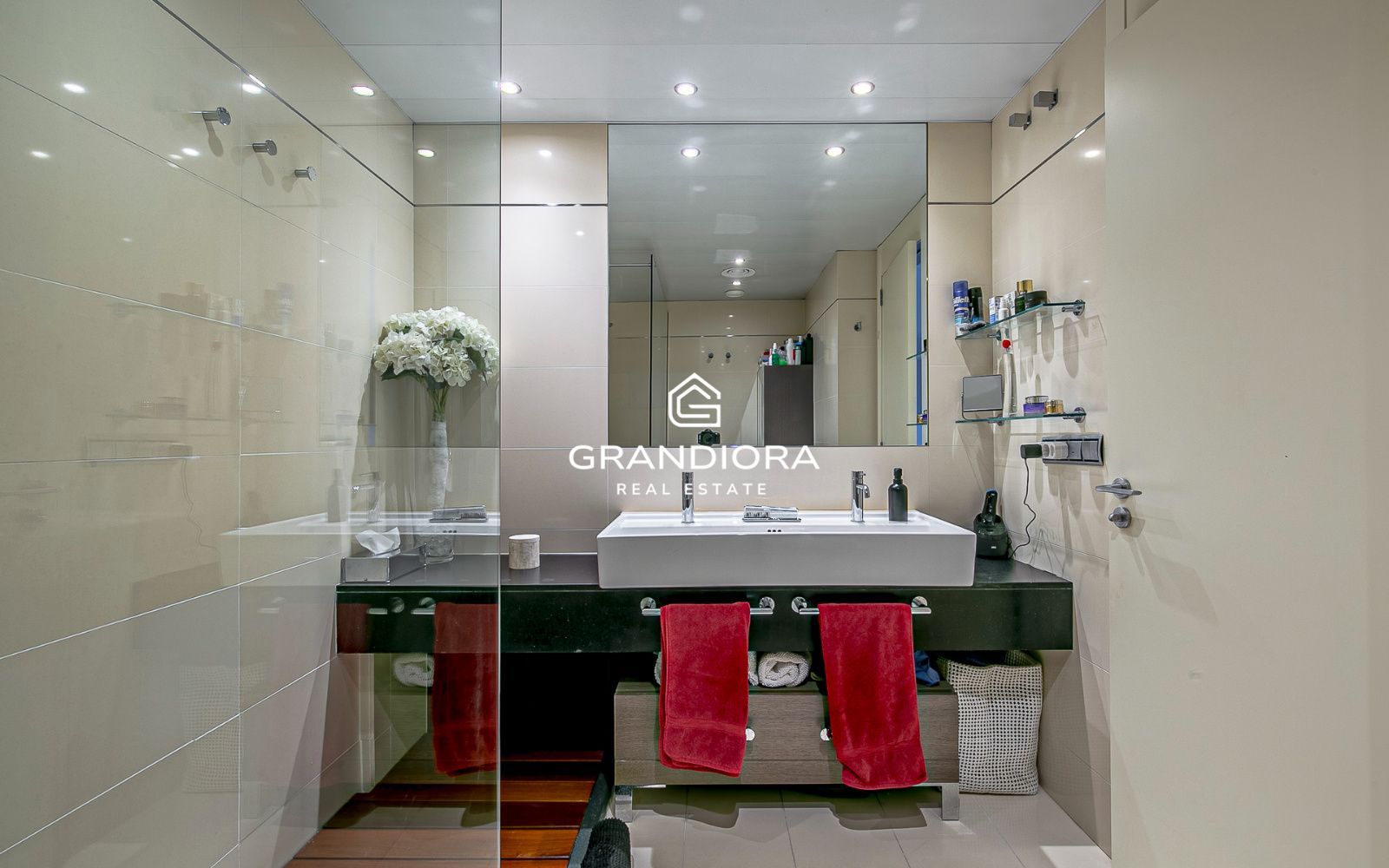Exclusivo piso con terraza perimetral y vistas totales al mar en  la costa de Barcelona - Imagen 21