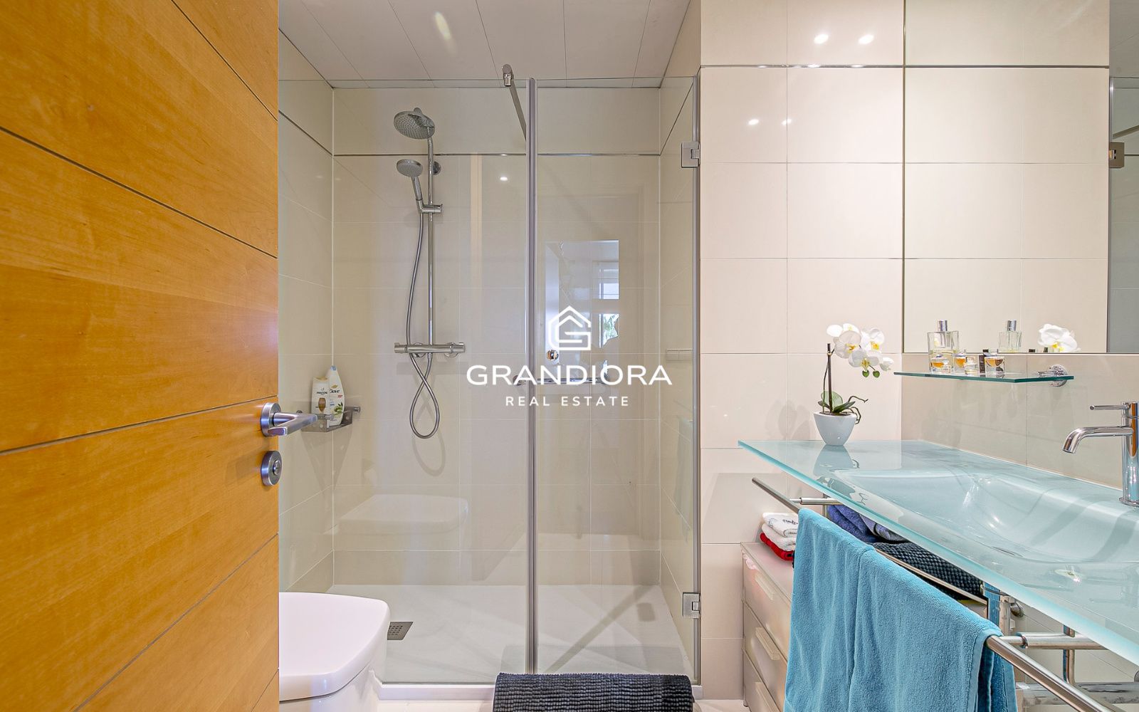 Exclusivo piso con terraza perimetral y vistas totales al mar en  la costa de Barcelona - Imagen 24