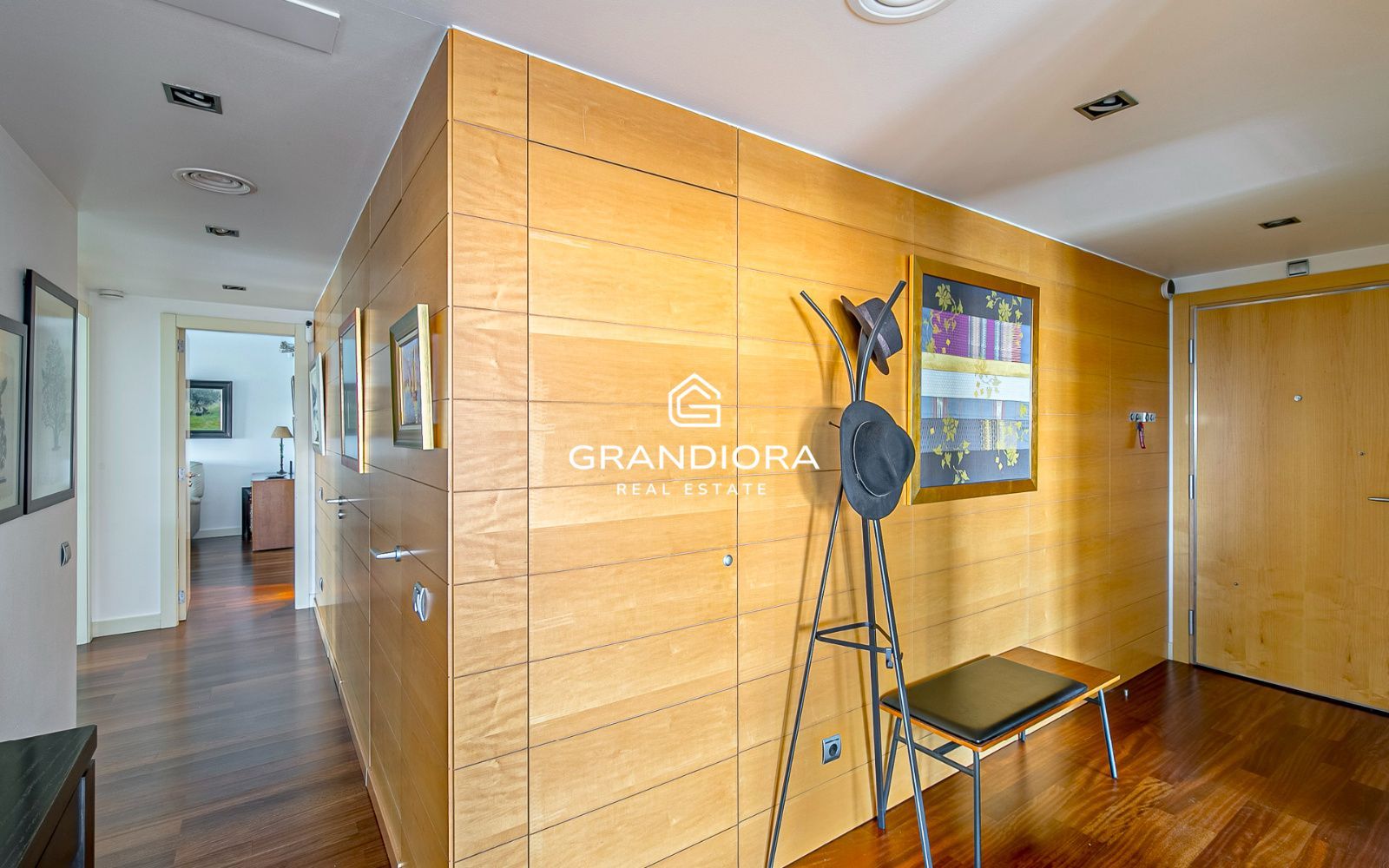 Exclusivo piso con terraza perimetral y vistas totales al mar en  la costa de Barcelona - Imagen 5