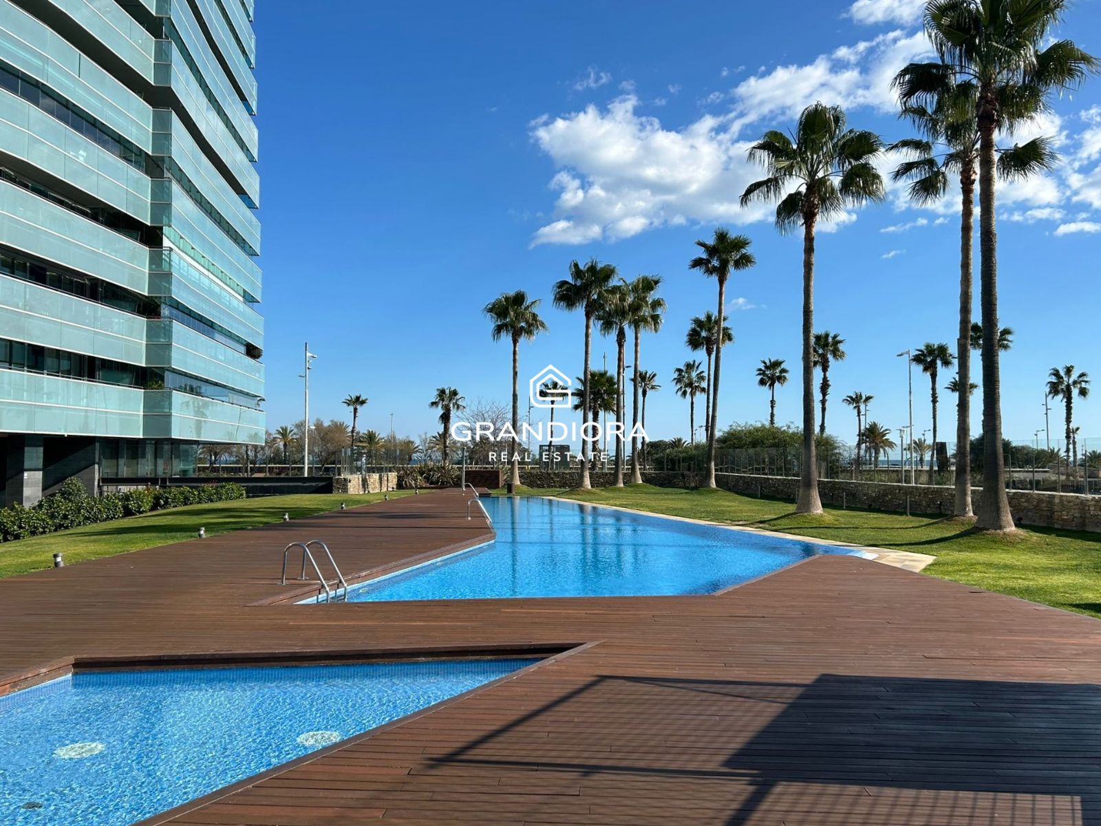 Exclusivo piso con terraza perimetral y vistas totales al mar en  la costa de Barcelona - Imagen 30