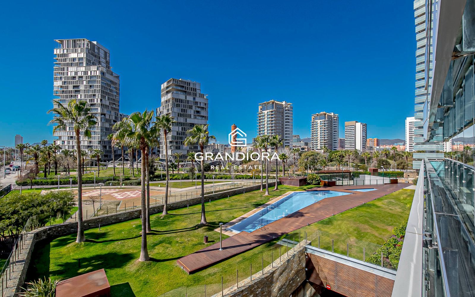 Exclusivo piso con terraza perimetral y vistas totales al mar en  la costa de Barcelona - Imagen 31
