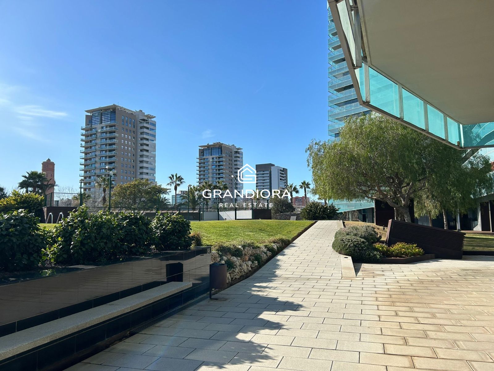 Exclusivo piso con terraza perimetral y vistas totales al mar en  la costa de Barcelona - Imagen 39