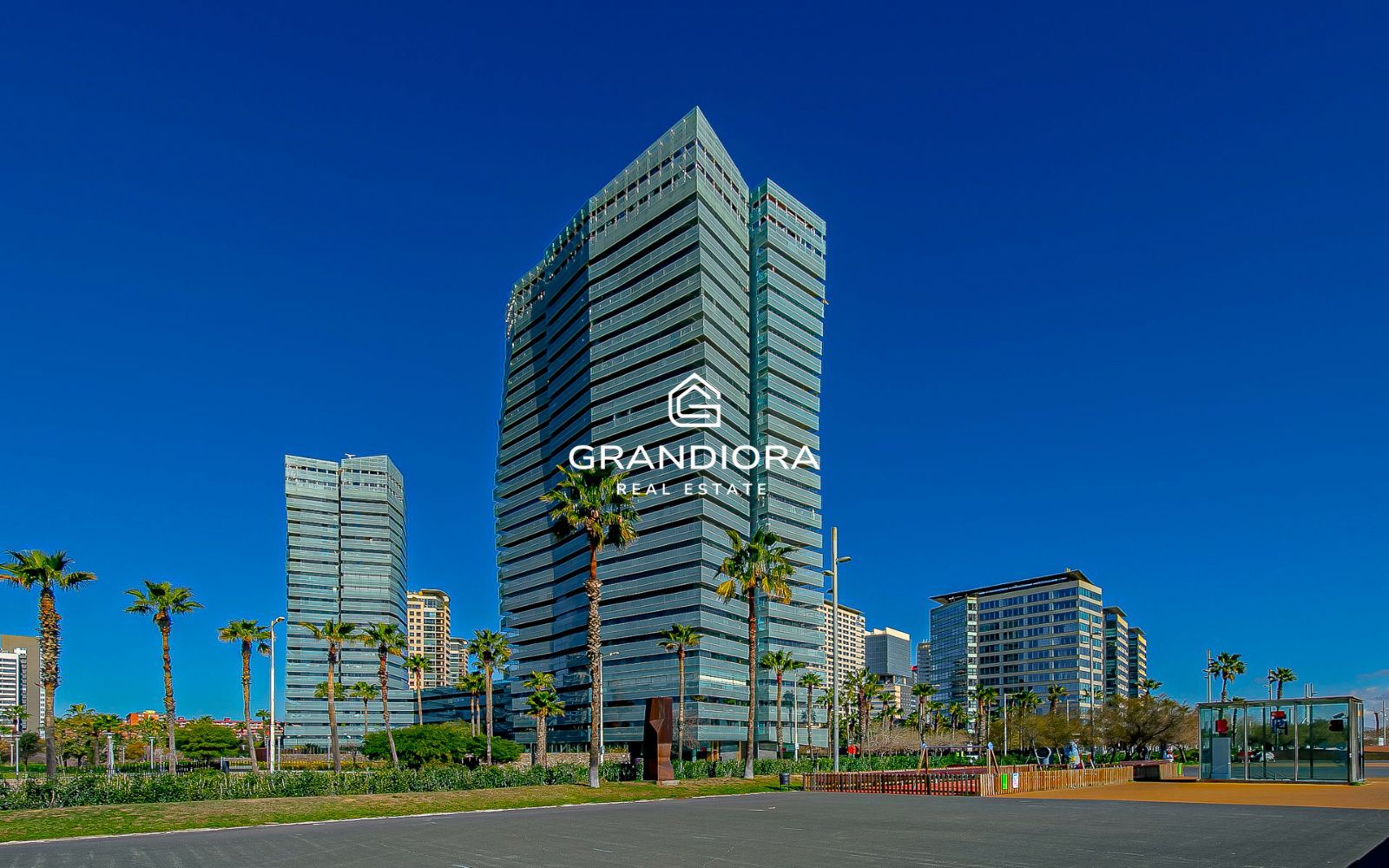 Exclusivo piso con terraza perimetral y vistas totales al mar en  la costa de Barcelona - Imagen 41