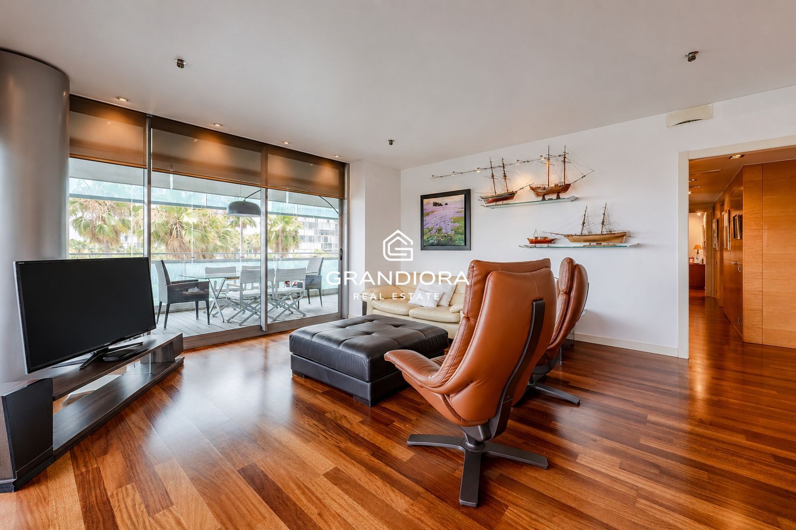Exclusivo piso con terraza perimetral y vistas totales al mar en  la costa de Barcelona - Imagen 8