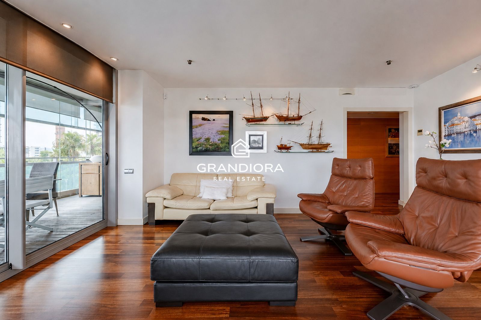 Exclusivo piso con terraza perimetral y vistas totales al mar en  la costa de Barcelona - Imagen 9