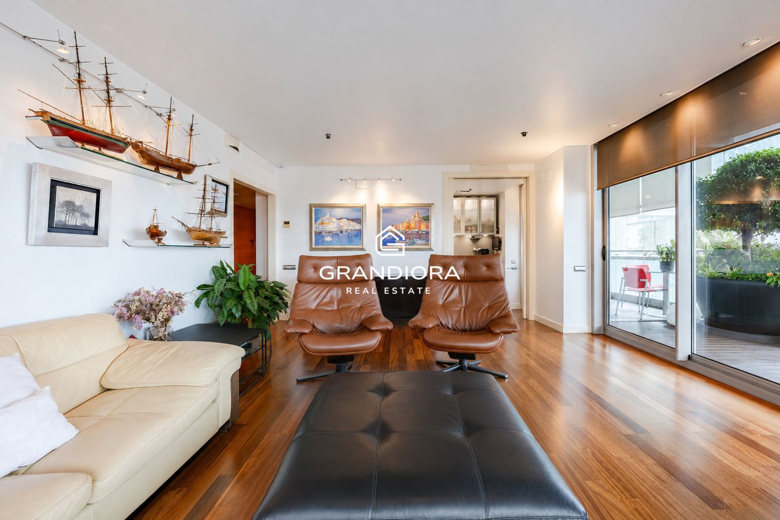 Exclusivo piso con terraza perimetral y vistas totales al mar en  la costa de Barcelona - Imagen 10