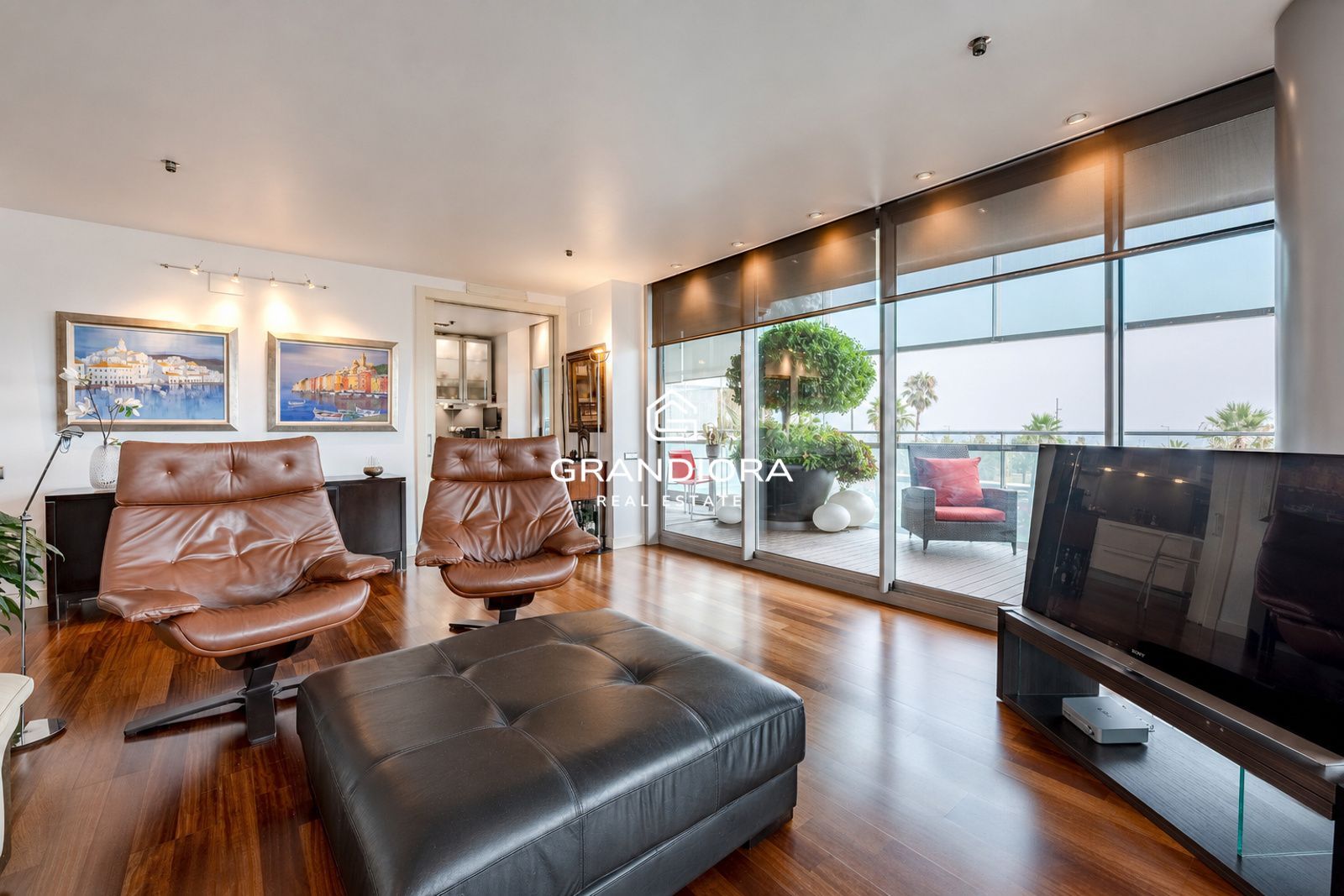 Exclusivo piso con terraza perimetral y vistas totales al mar en  la costa de Barcelona - Imagen 11