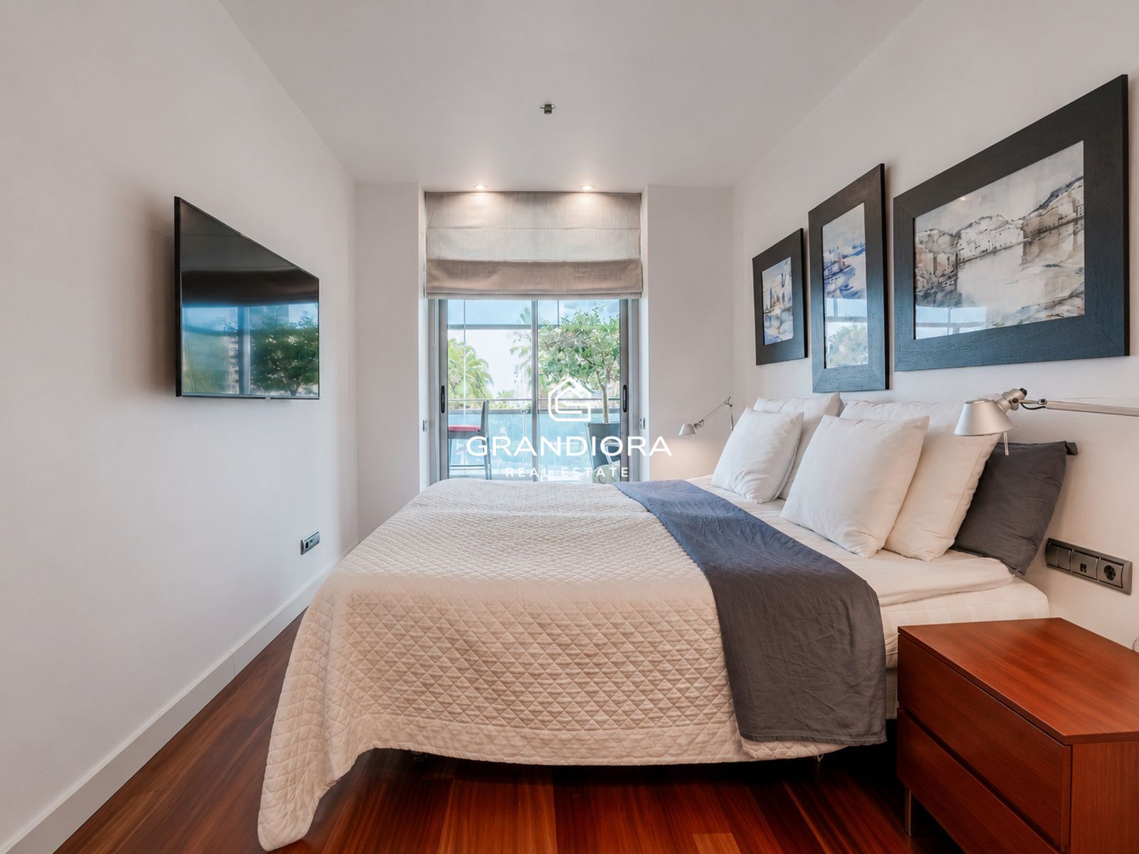 Exclusivo piso con terraza perimetral y vistas totales al mar en  la costa de Barcelona - Imagen 17
