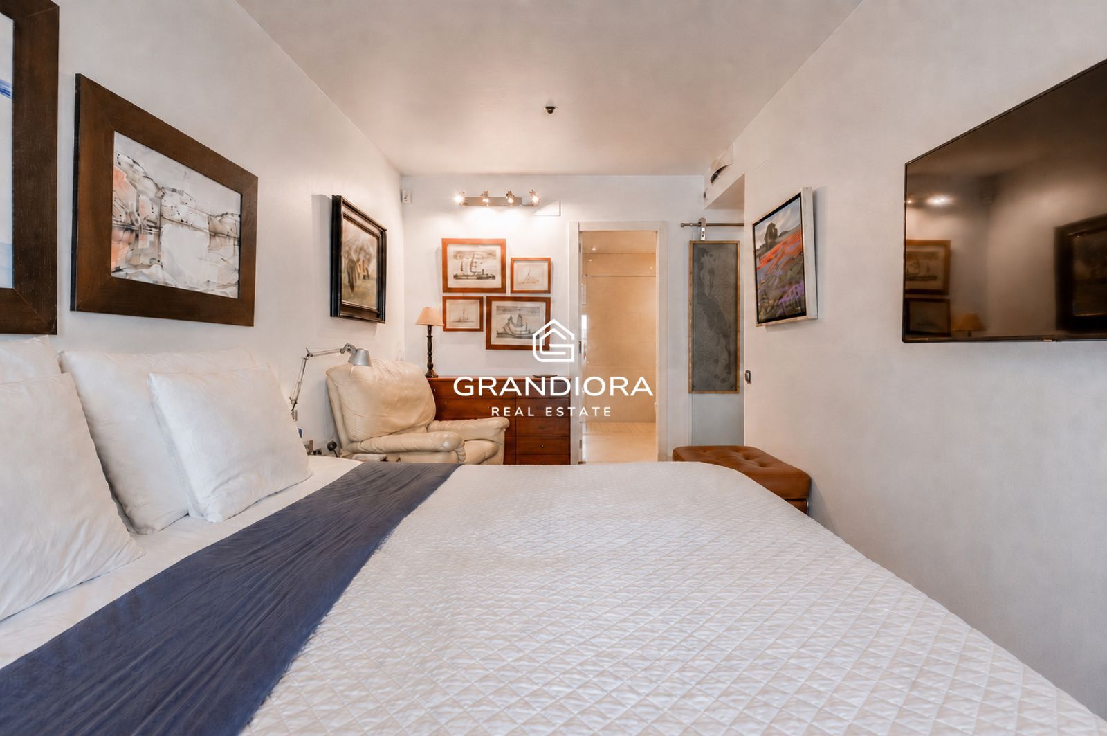 Exclusivo piso con terraza perimetral y vistas totales al mar en  la costa de Barcelona - Imagen 19