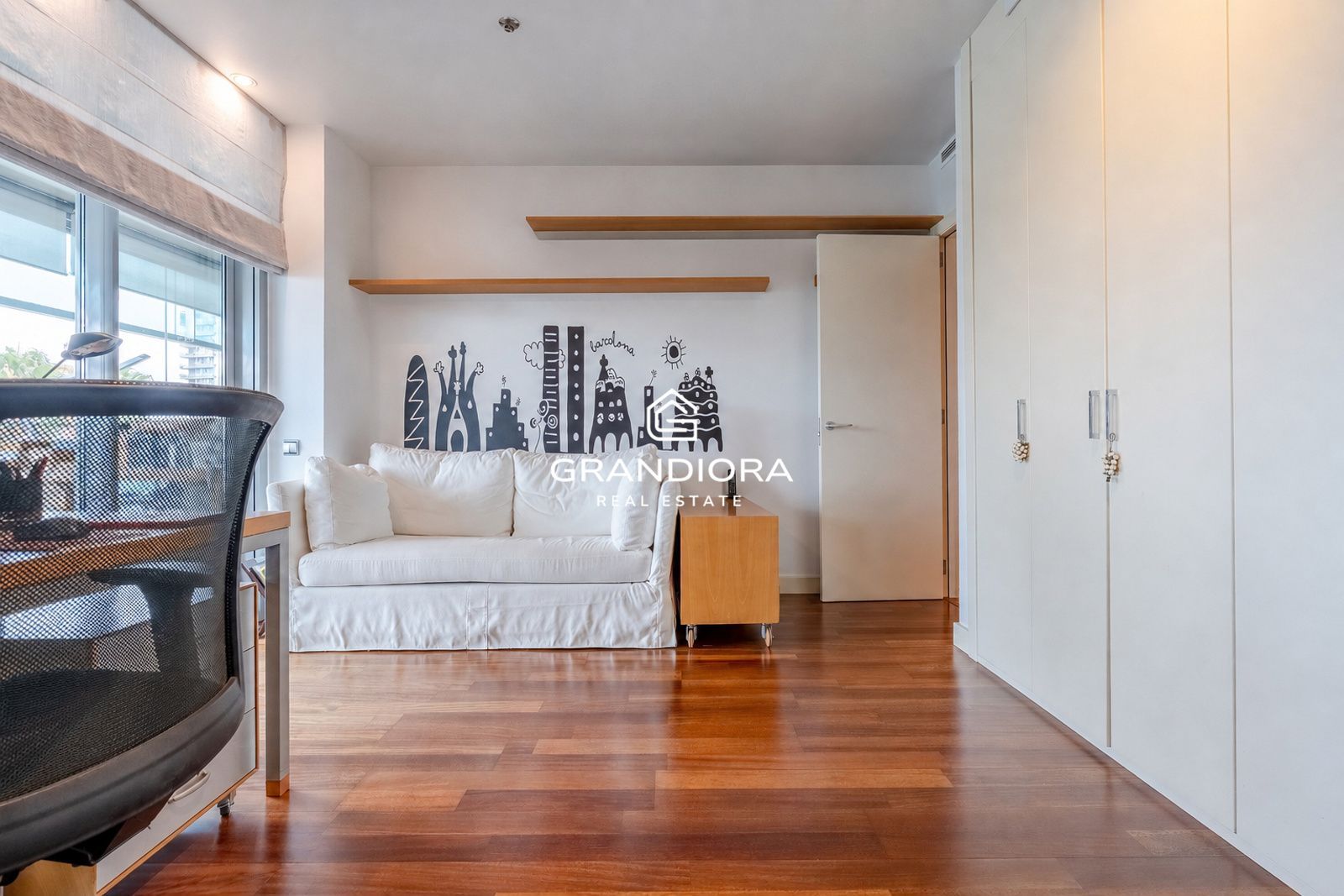 Exclusivo piso con terraza perimetral y vistas totales al mar en  la costa de Barcelona - Imagen 21