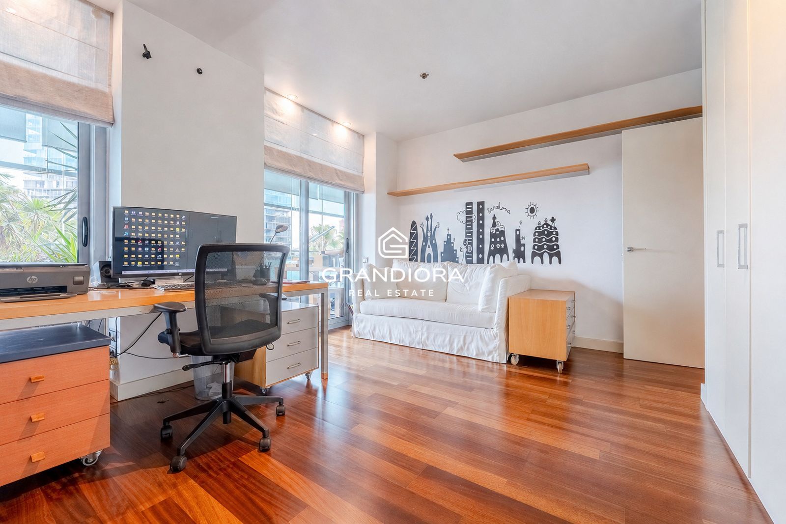 Exclusivo piso con terraza perimetral y vistas totales al mar en  la costa de Barcelona - Imagen 22