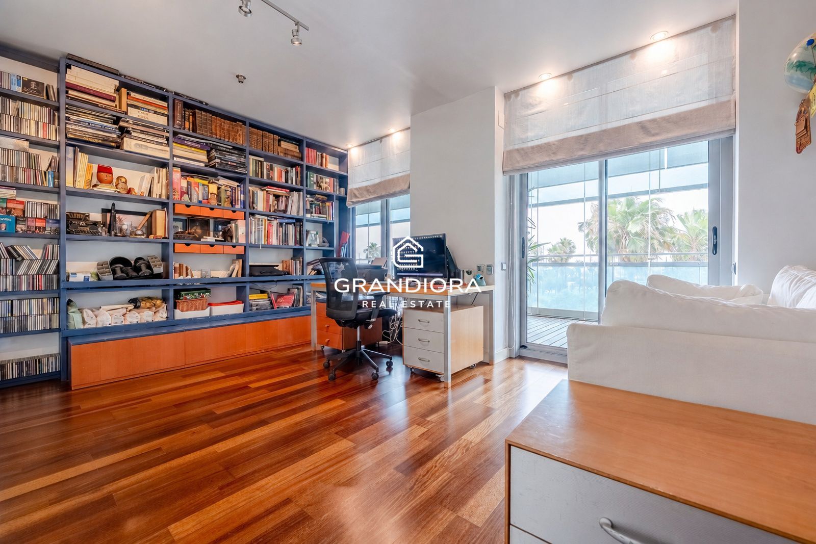 Exclusivo piso con terraza perimetral y vistas totales al mar en  la costa de Barcelona - Imagen 23