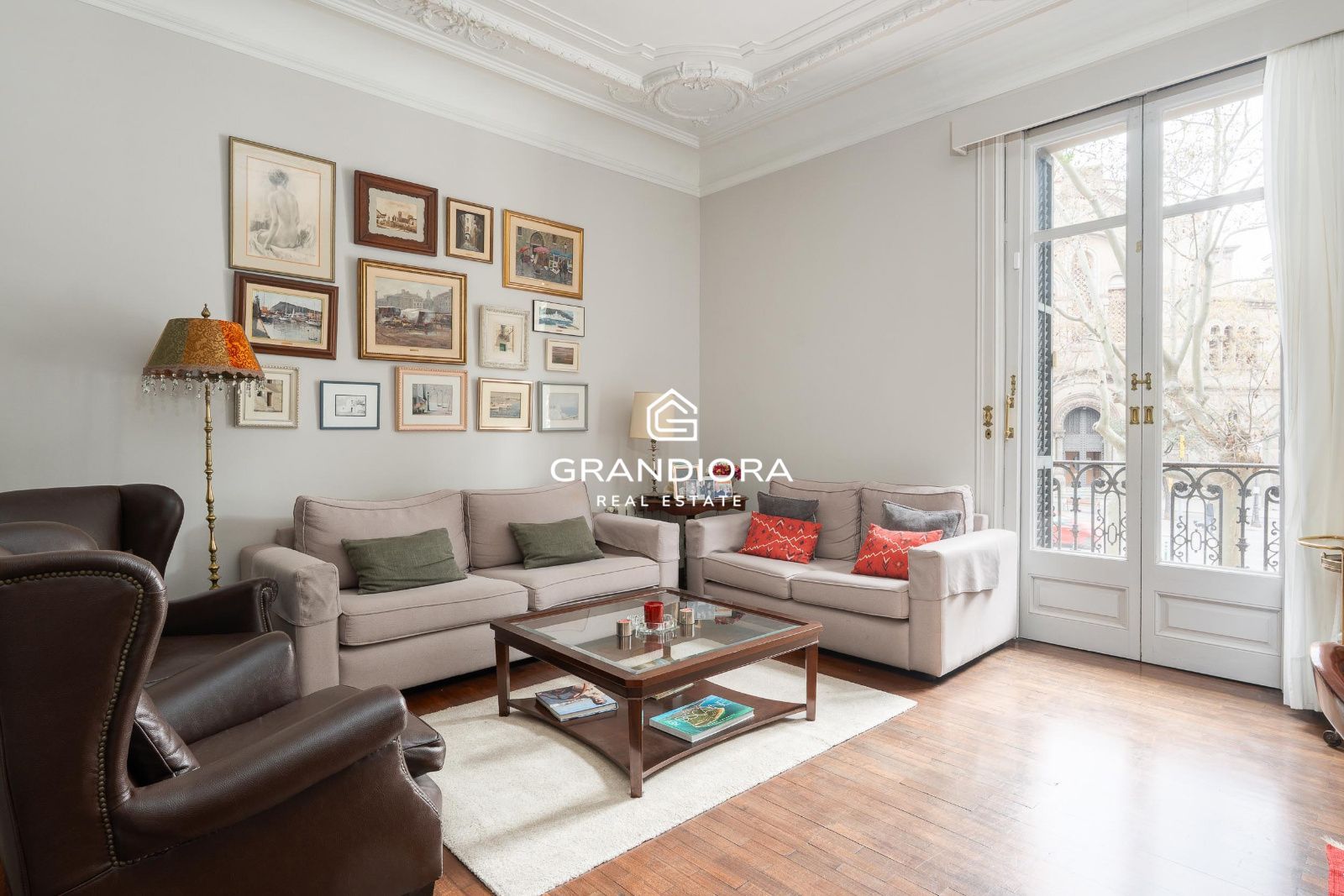 Exclusiva vivienda con carácter clásico en la Diagonal - Imagen 12