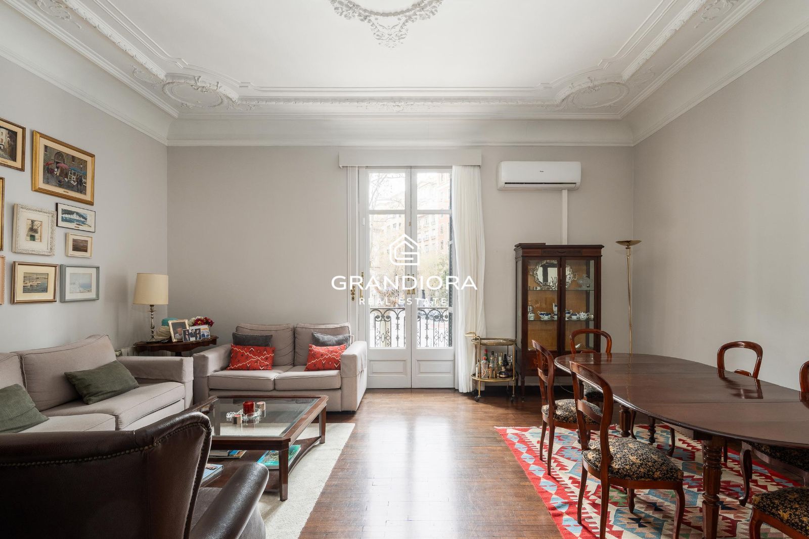 Exclusiva vivienda con carácter clásico en la Diagonal - Imagen 11