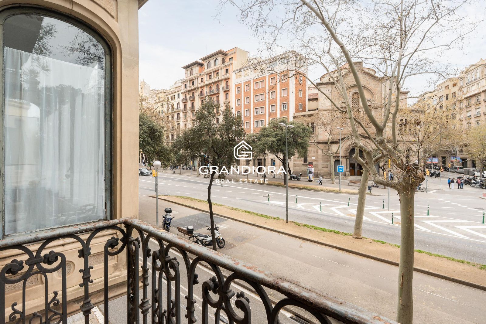 Exclusiva vivienda con carácter clásico en la Diagonal - Imagen 13