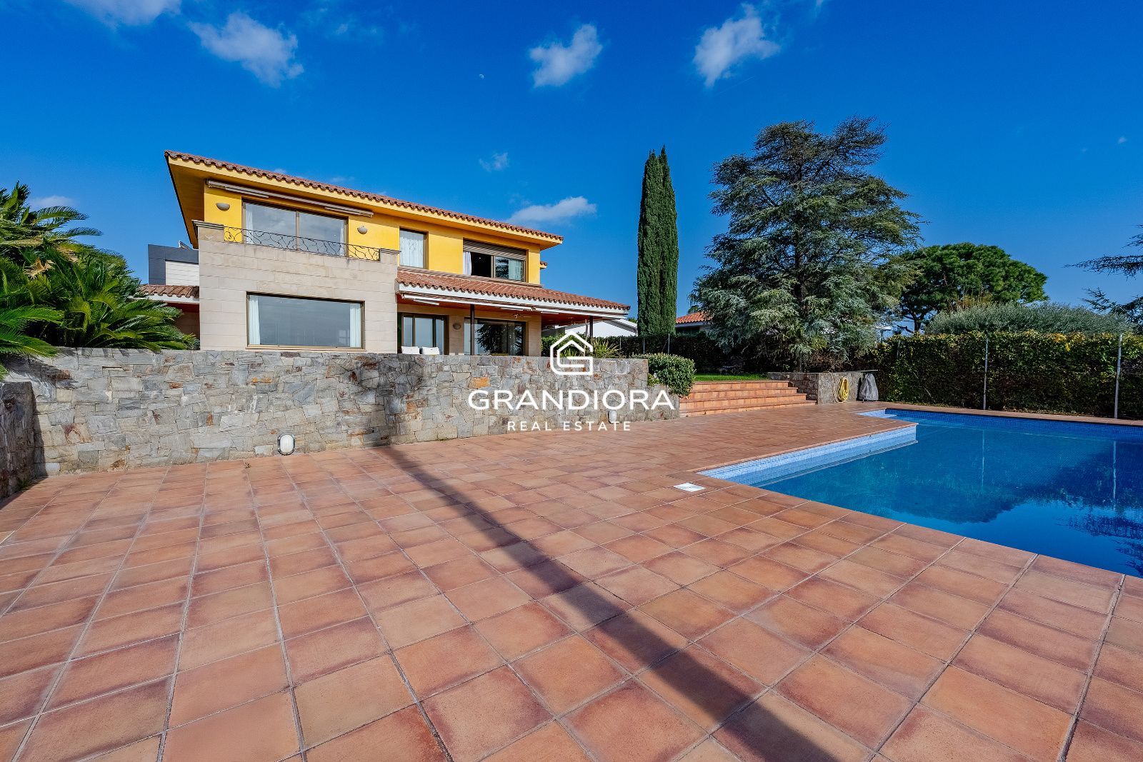 Casa de lujo en Can Teixidó con jardín plano, piscina y vistas al mar - Imagen 43