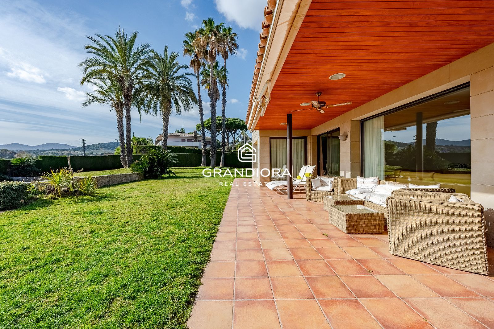 Casa de lujo en Can Teixidó con jardín plano, piscina y vistas al mar - Imagen 40