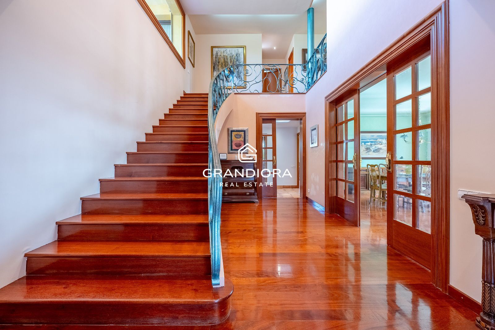 Casa de lujo en Can Teixidó con jardín plano, piscina y vistas al mar - Imagen 16