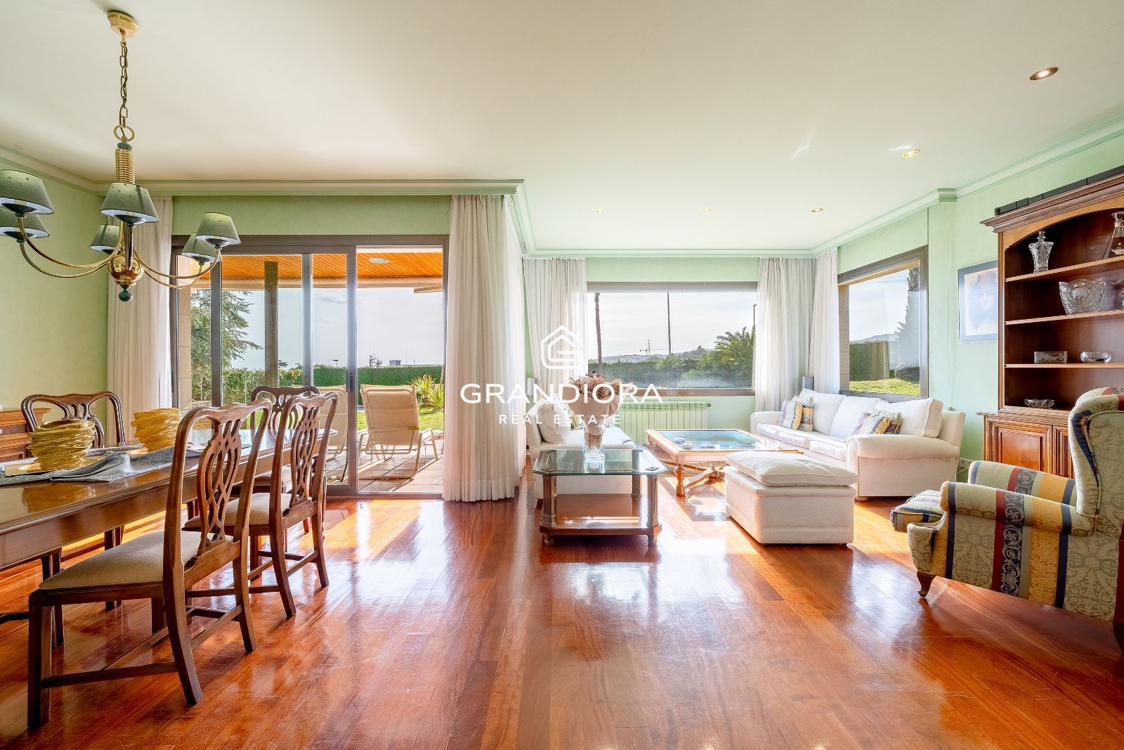 Casa de lujo en Can Teixidó con jardín plano, piscina y vistas al mar - Imagen 5