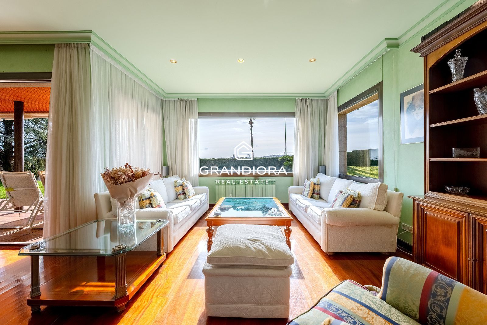 Casa de lujo en Can Teixidó con jardín plano, piscina y vistas al mar - Imagen 7