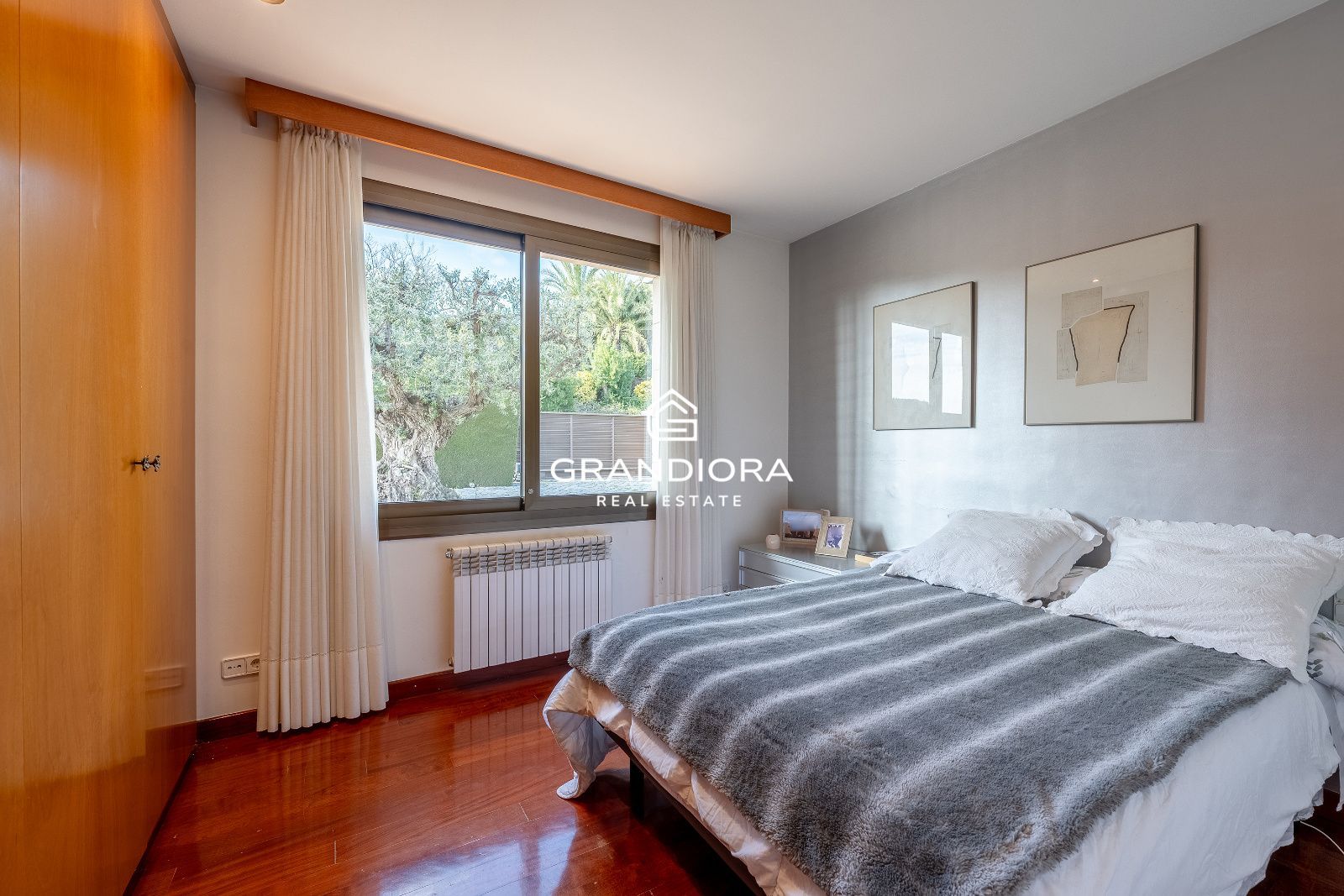 Casa de lujo en Can Teixidó con jardín plano, piscina y vistas al mar - Imagen 30