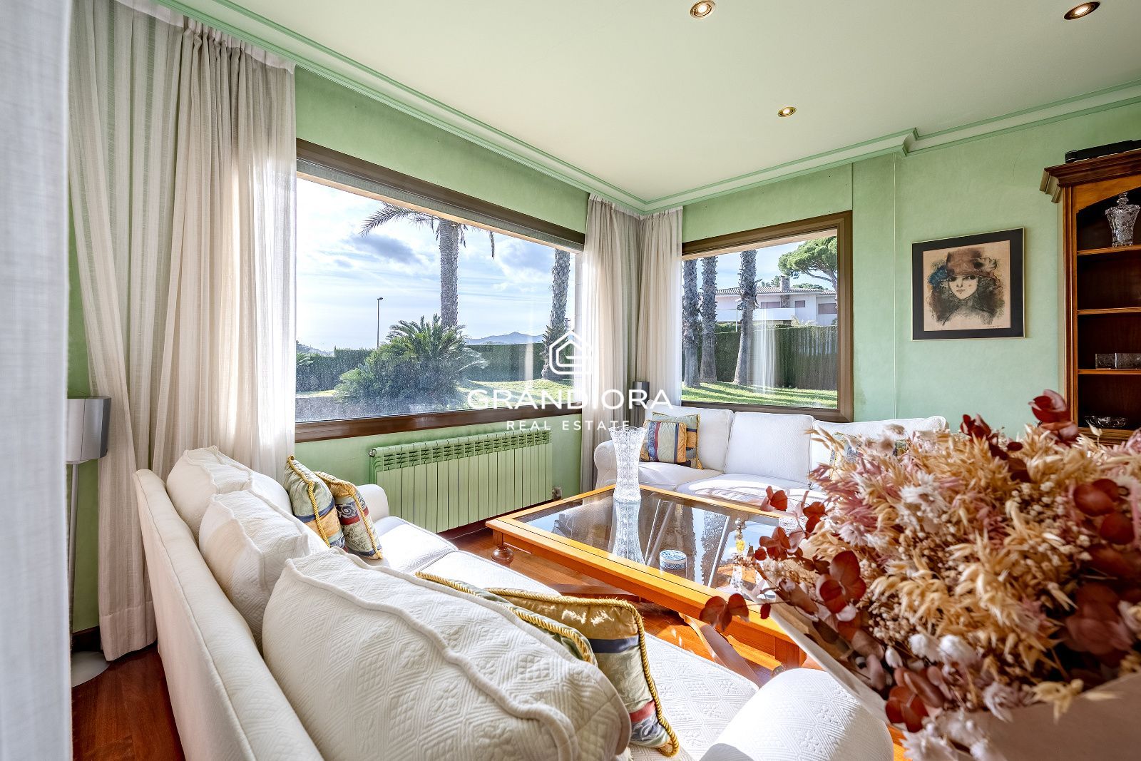 Casa de lujo en Can Teixidó con jardín plano, piscina y vistas al mar - Imagen 8