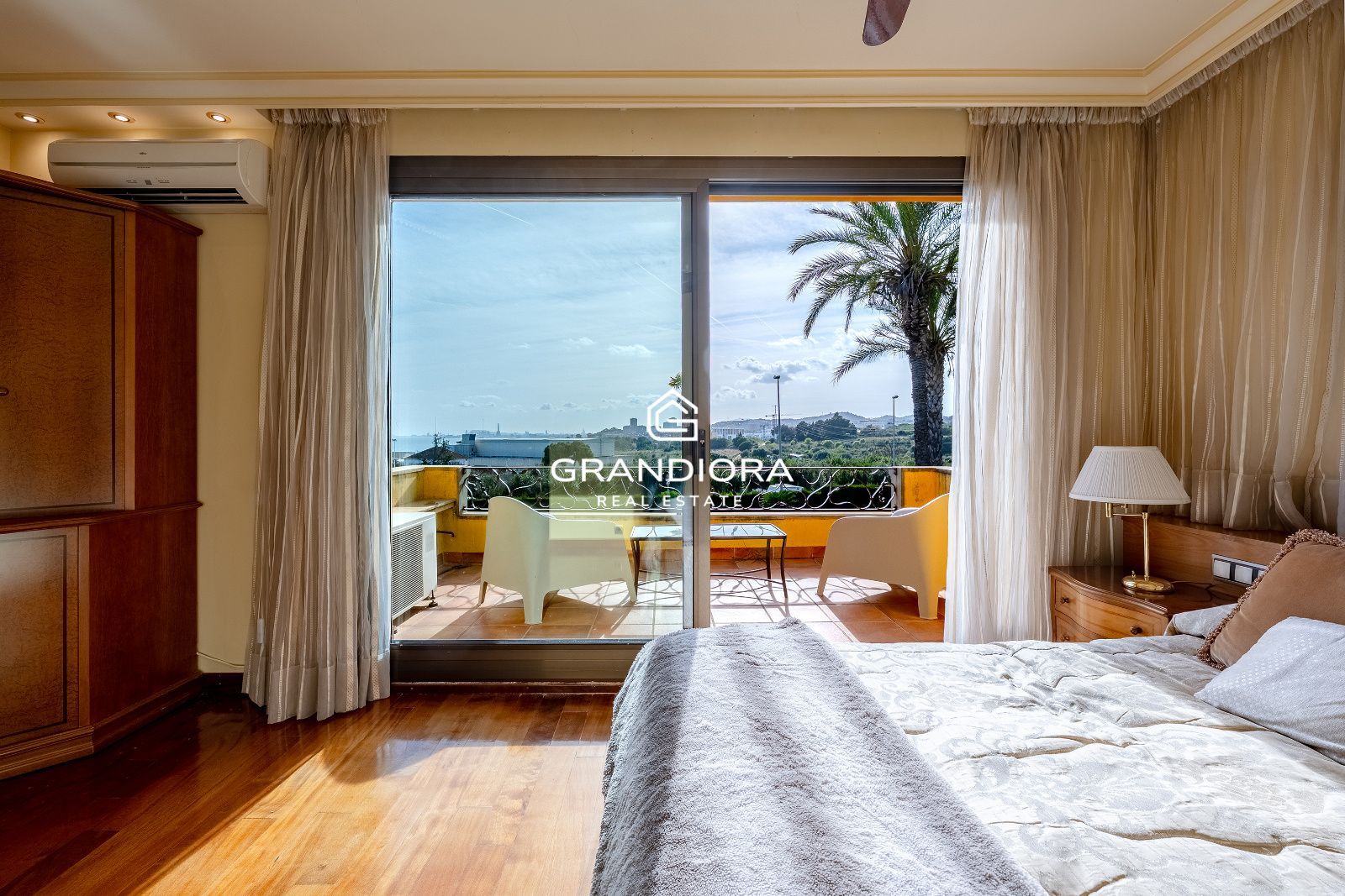 Casa de lujo en Can Teixidó con jardín plano, piscina y vistas al mar - Imagen 21