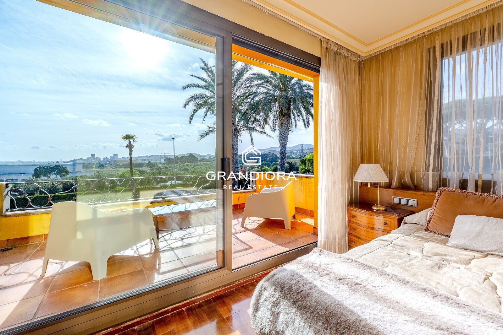 Casa de lujo en Can Teixidó con jardín plano, piscina y vistas al mar - Imagen 22