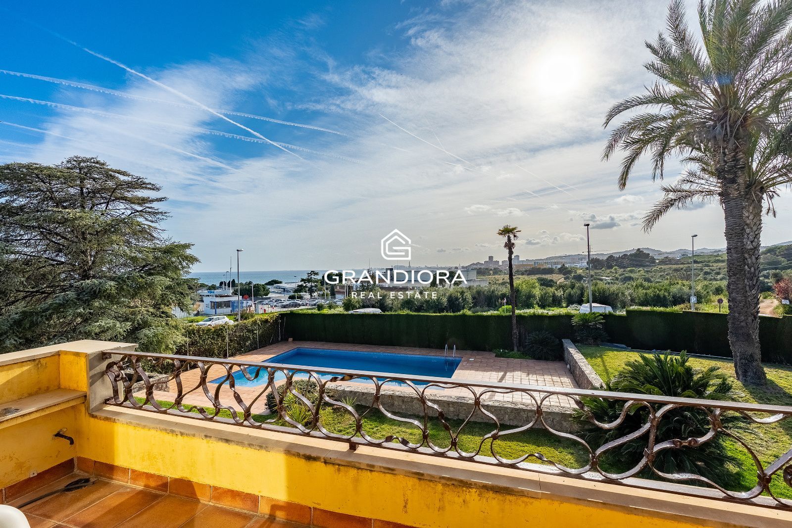 Casa de lujo en Can Teixidó con jardín plano, piscina y vistas al mar - Imagen 23