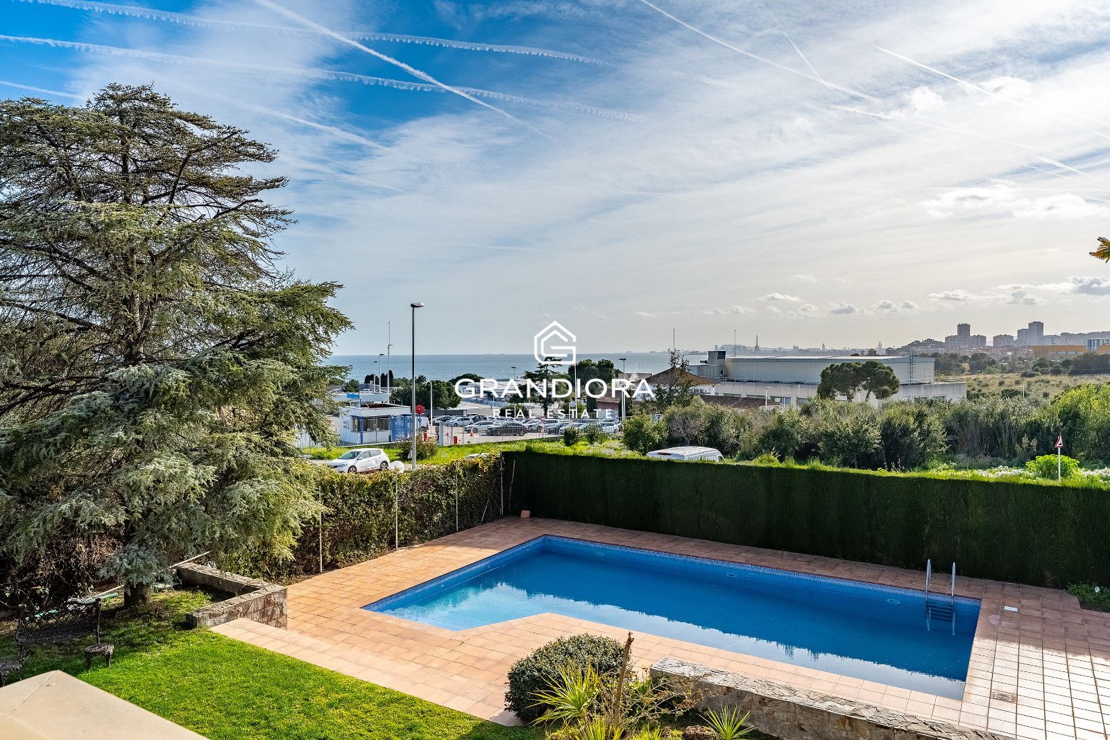 Casa de lujo en Can Teixidó con jardín plano, piscina y vistas al mar - Imagen 45
