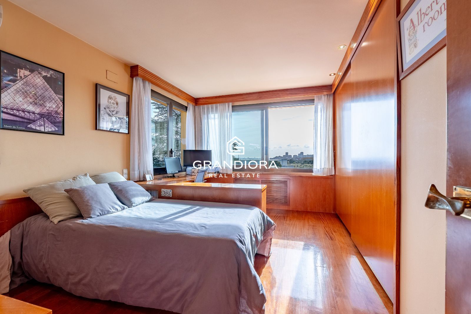 Casa de lujo en Can Teixidó con jardín plano, piscina y vistas al mar - Imagen 28