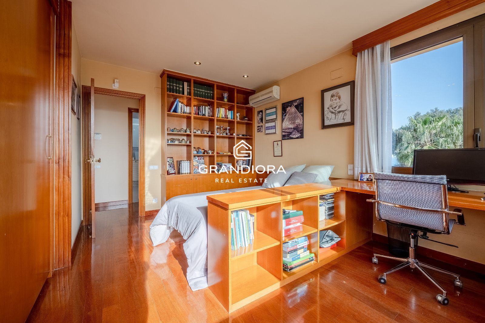 Casa de lujo en Can Teixidó con jardín plano, piscina y vistas al mar - Imagen 29